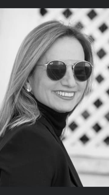 Iris Milstein luxury real estate expert Herzliya Pituach