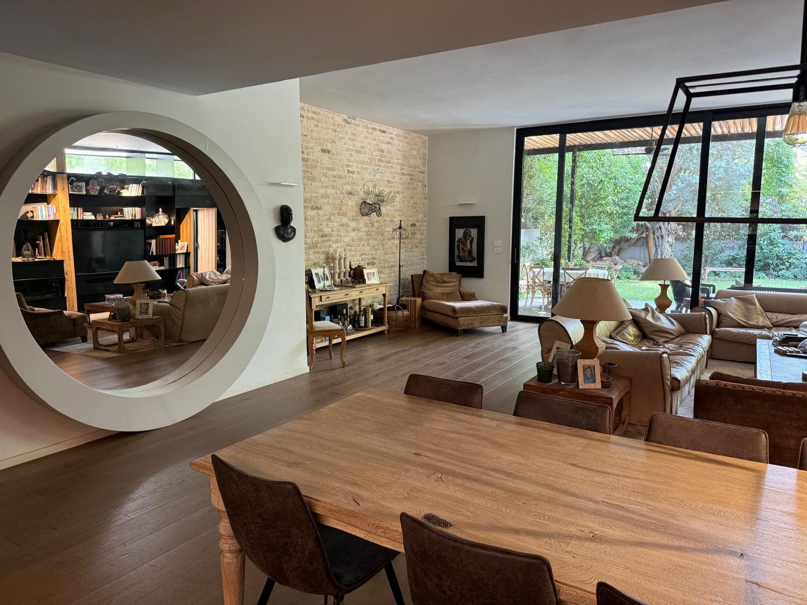 Luxury living area in Kfar Shmaryahu estate